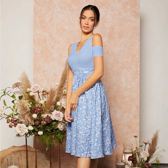 Women’s dress - Picture 4 of 4